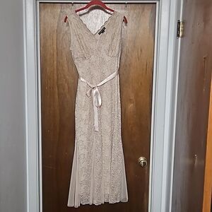 Cardalite Lace dress size MP